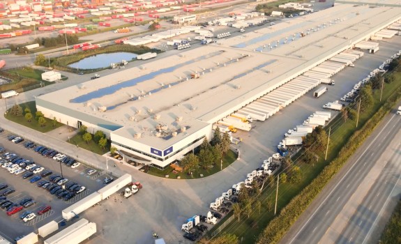 Vue aérienne du centre de GLS Canada à Vaughan. 