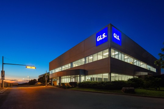 Nighttime view of the GLS automated sorting hub in Vaughan.