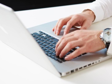 Gls user at a Laptop, getting ready to print a label