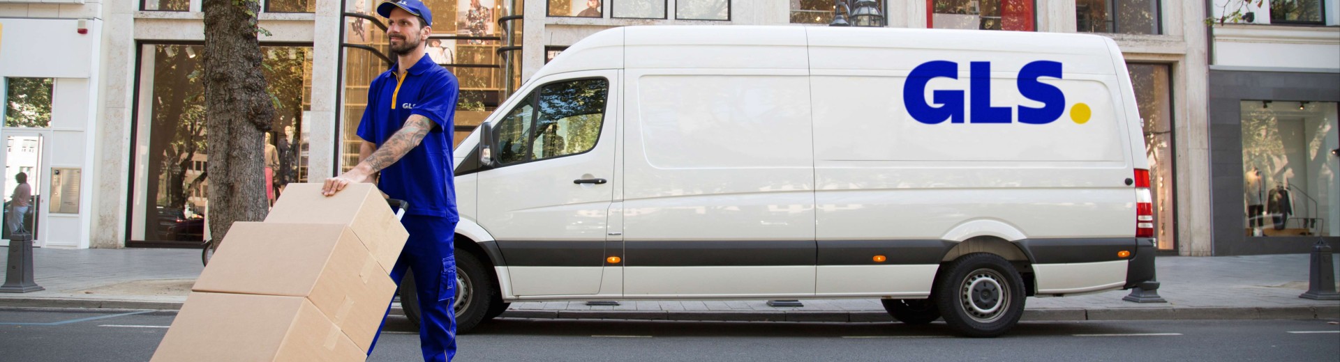  Deliveryman van city GLS logo