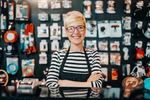 Gérante dans son magasin