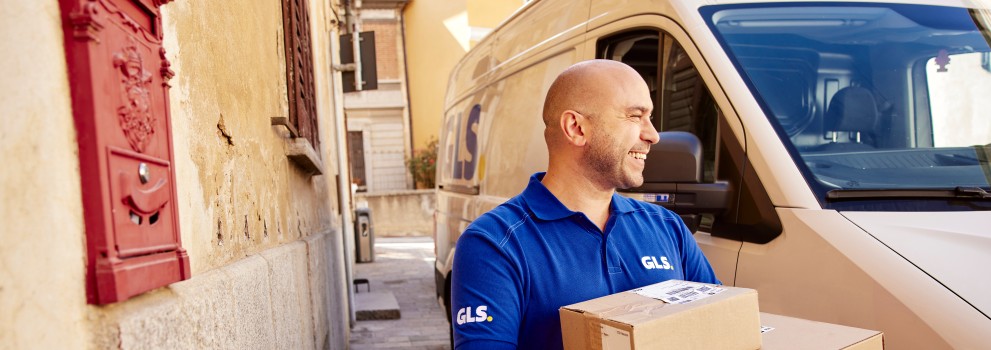 photo of a delivery man